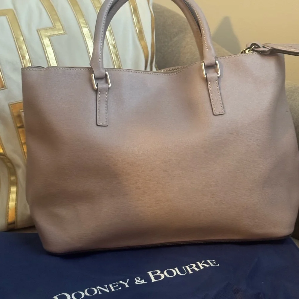 Dooney & Bourke chic versatile